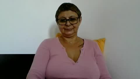 Snapshot of blackwidow05 chatting on 21, 10, 2025 Black Widow online show from 21, 10, 2025