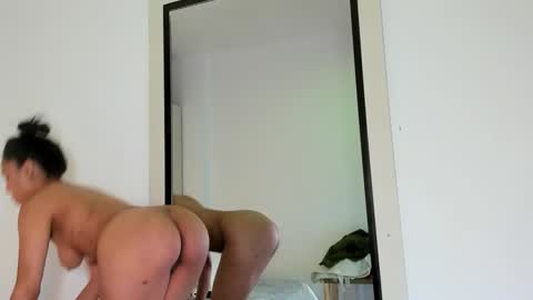 Snapshot of blackywhiite chatting on 23, 11, 2025 GRACE online show from 23, 11, 2025