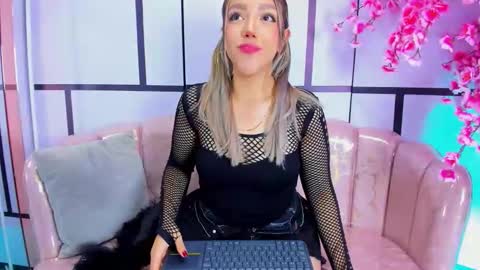 blairjones_ online show from 17, 9, 2025
