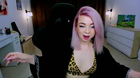 Snapshot of blinkofeyess chatting on 18, 12, 2024 Nicole online show from 18, 12, 2024