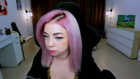 Snapshot of blinkofeyess chatting on 18, 12, 2024 Nicole online show from 18, 12, 2024