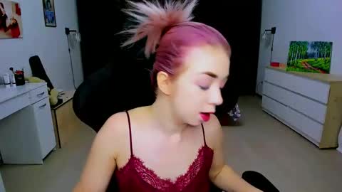 Snapshot of blinkofeyess chatting on 20, 12, 2024 Nicole online show from 20, 12, 2024