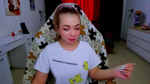 Snapshot of blinkofeyess chatting on 8, 2, 2025 Nicole online show from 8, 2, 2025