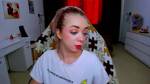 Snapshot of blinkofeyess chatting on 8, 2, 2025 Nicole online show from 8, 2, 2025