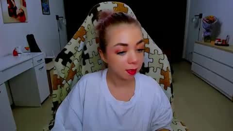 Snapshot of blinkofeyess chatting on 8, 2, 2025 Nicole online show from 8, 2, 2025