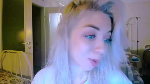 Snapshot of blinkofeyess chatting on 24, 2, 2025 Nicole online show from 24, 2, 2025