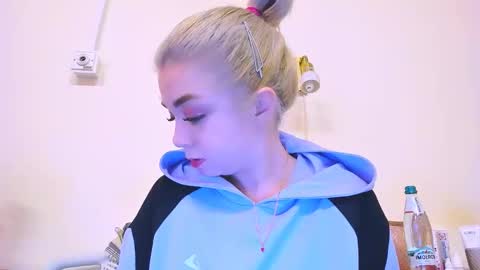 Snapshot of blinkofeyess chatting on 25, 2, 2025 Nicole online show from 25, 2, 2025