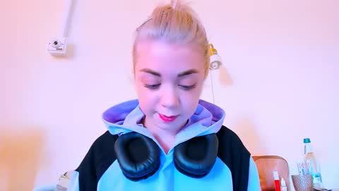 Snapshot of blinkofeyess chatting on 26, 2, 2025 Nicole online show from 26, 2, 2025