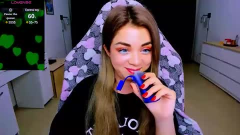 Snapshot of blinkofeyess chatting on 8, 3, 2025 Nicole online show from 8, 3, 2025