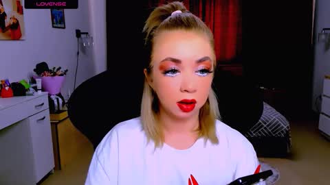 Snapshot of blinkofeyess chatting on 9, 9, 2025 Nicole online show from 9, 9, 2025