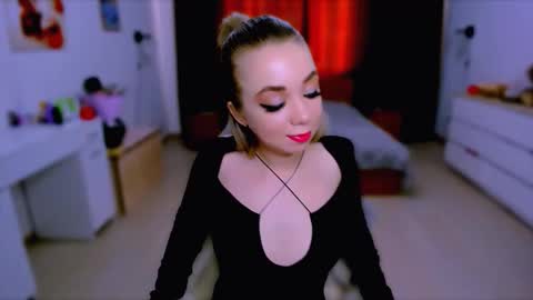 Snapshot of blinkofeyess chatting on 17, 9, 2025 Nicole online show from 17, 9, 2025