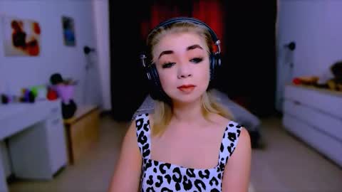 Snapshot of blinkofeyess chatting on 19, 9, 2025 Nicole online show from 19, 9, 2025