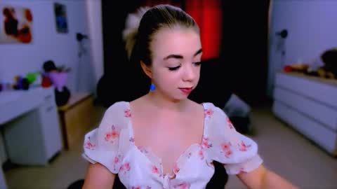 Snapshot of blinkofeyess chatting on 20, 9, 2025 Nicole online show from 20, 9, 2025