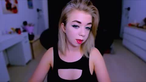 Snapshot of blinkofeyess chatting on 27, 9, 2025 Nicole online show from 27, 9, 2025