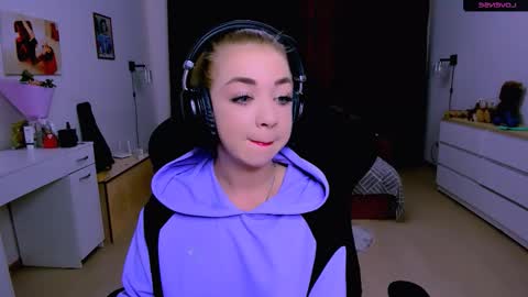 Snapshot of blinkofeyess chatting on 1, 10, 2025 Nicole online show from 1, 10, 2025