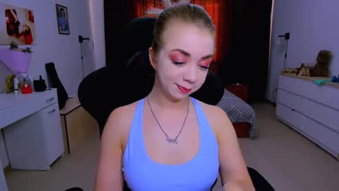 Snapshot of blinkofeyess chatting on 7, 10, 2025 Nicole online show from 7, 10, 2025