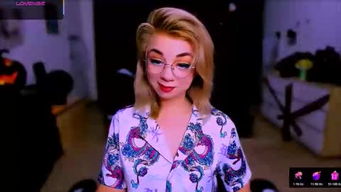 Snapshot of blinkofeyess chatting on 24, 10, 2025 Nicole online show from 24, 10, 2025