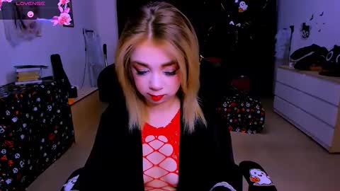 Snapshot of blinkofeyess chatting on 11, 11, 2025 Nicole online show from 11, 11, 2025