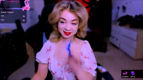 Snapshot of blinkofeyess chatting on 14, 11, 2025 Nicole online show from 14, 11, 2025