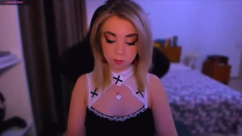 Snapshot of blinkofeyess chatting on 20, 11, 2025 Nicole online show from 20, 11, 2025