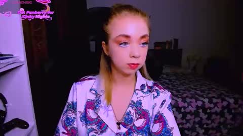 Snapshot of blinkofeyess chatting on 21, 11, 2025 Nicole online show from 21, 11, 2025