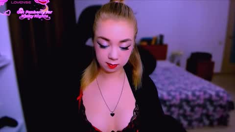 Snapshot of blinkofeyess chatting on 22, 11, 2025 Nicole online show from 22, 11, 2025