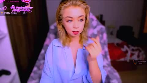 Snapshot of blinkofeyess chatting on 24, 11, 2025 Nicole online show from 24, 11, 2025