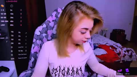 Snapshot of blinkofeyess chatting on 25, 11, 2025 Nicole online show from 25, 11, 2025