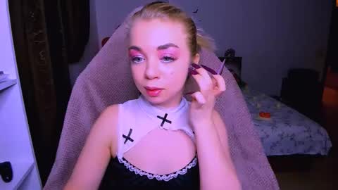 Snapshot of blinkofeyess chatting on 5, 12, 2025 Nicole online show from 5, 12, 2025