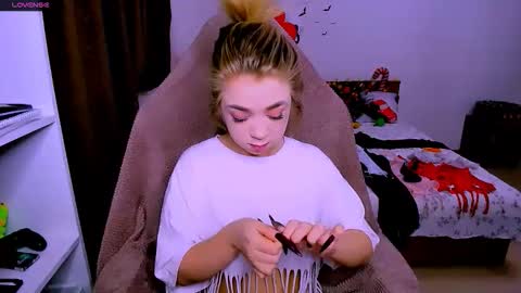 Snapshot of blinkofeyess chatting on 14, 12, 2025 Nicole online show from 14, 12, 2025