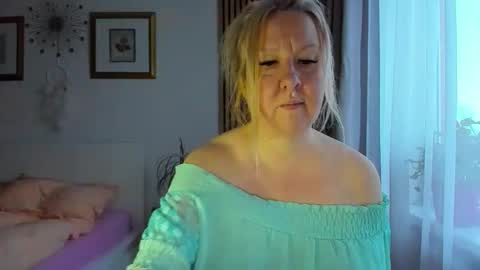 Nicole online show from 12, 2, 2026