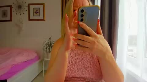 Nicole online show from 12, 3, 2026