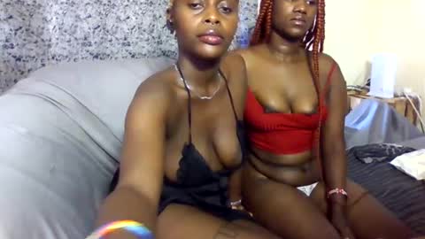 Snapshot of blonde_barby chatting on 29, 10, 2025 blonde_barby online show from 29, 10, 2025