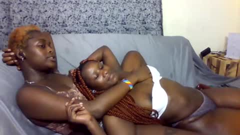 Snapshot of blonde_barby chatting on 3, 11, 2025 blonde_barby online show from 3, 11, 2025