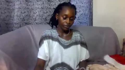 Snapshot of blonde_barby chatting on 15, 12, 2025 blonde_barby online show from 15, 12, 2025