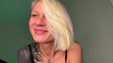 Snapshot of blonde_fuck_couple chatting on 31, 5, 2026 blonde_fuck_couple online show from 31, 5, 2026