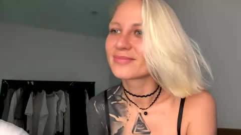 Snapshot of blonde_fuck_couple chatting on 15, 6, 2026 blonde_fuck_couple online show from 15, 6, 2026