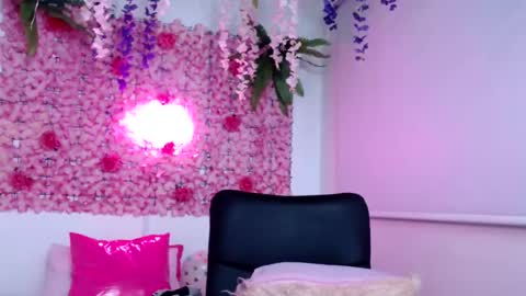 Snapshot of blonde_squirt_ chatting on 15, 2, 2025 blonde_squirt_ online show from 15, 2, 2025