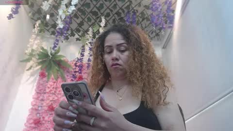 blonde_squirt_ online show from 15, 2, 2026