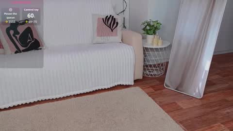 Snapshot of blonde_vibe chatting on 27, 3, 2026 Nessa online show from 27, 3, 2026