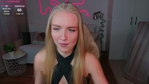 Snapshot of blonde_vibe chatting on 26, 4, 2026 Nessa online show from 26, 4, 2026