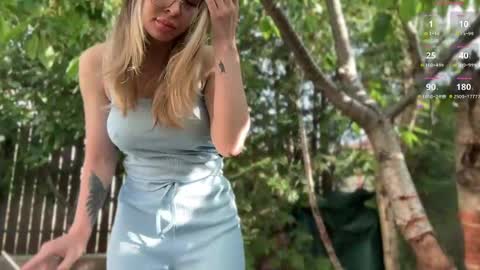 Snapshot of blondevenom chatting on 19, 5, 2026 OnlyFans livia77 twitter liv20 4u online show from 19, 5, 2026