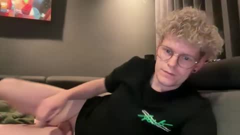 Snapshot of blondguy30 chatting on 22, 11, 2025 Sven online show from 22, 11, 2025