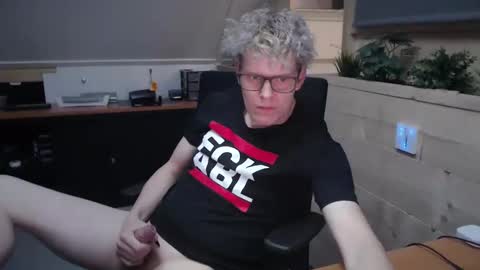 Snapshot of blondguy30 chatting on 5, 12, 2025 Sven online show from 5, 12, 2025