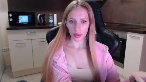 Snapshot of blondi_bondi chatting on 19, 9, 2025 Viktoriia online show from 19, 9, 2025