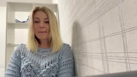 blondie_xoxoxo online show from 22, 9, 2025