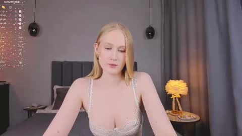 Snapshot of blondiemermaid chatting on 27, 2, 2025 Mia online show from 27, 2, 2025