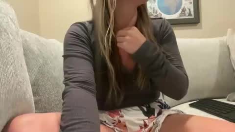 Snapshot of blondieslutt chatting on 3, 12, 2025 IM TRYNG online show from 3, 12, 2025