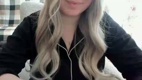 Snapshot of blondymargaret chatting on 28, 2, 2025 blondymargaret online show from 28, 2, 2025