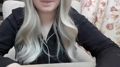 Snapshot of blondymargaret chatting on 3, 3, 2025 blondymargaret online show from 3, 3, 2025